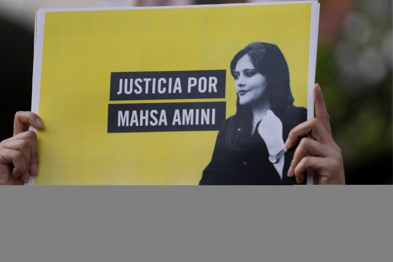 منداڵانى ئێران دژ بە دەسەڵات خۆپيشاندان دەكەن 